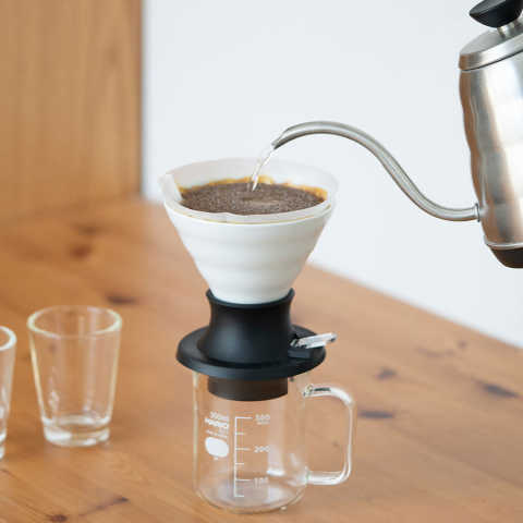 Hario- zestaw ceramiczny Immersion Switch - drip V60-02 + filtry, Biały